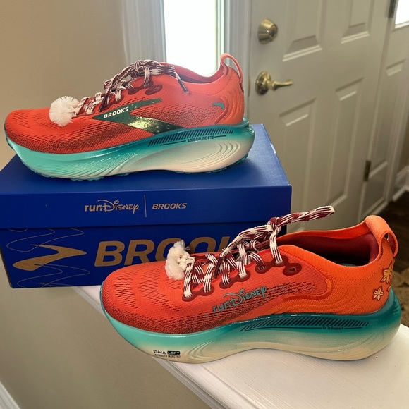 Brooks Shoes - Brooks RunDisney Moana Running Shoes Women Size 8 Adrenaline GTS 25 Limited NIB